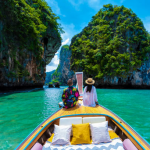 viajero en la playa en Tailandia