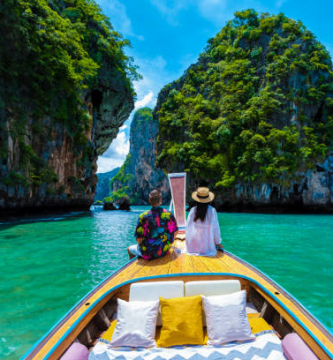 viajero en la playa en Tailandia