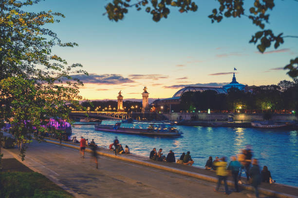 paseo por el Sena en París