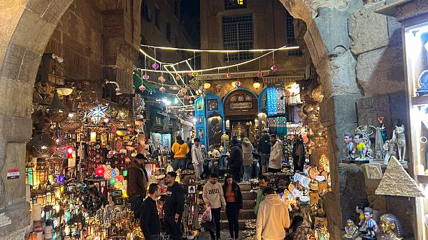 mercado Khan el Khalili en El Cairo de noche