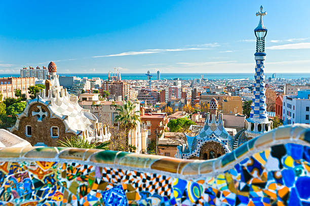 Mosaicos y terraza del Park Güell de Gaudí en Barcelona