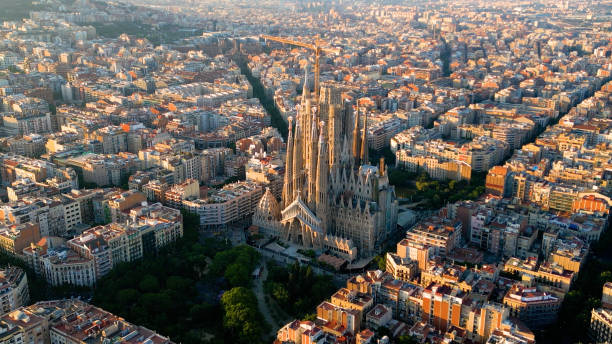 Vistas panorámicas de Barcelona con la Sagrada Familia al fondo